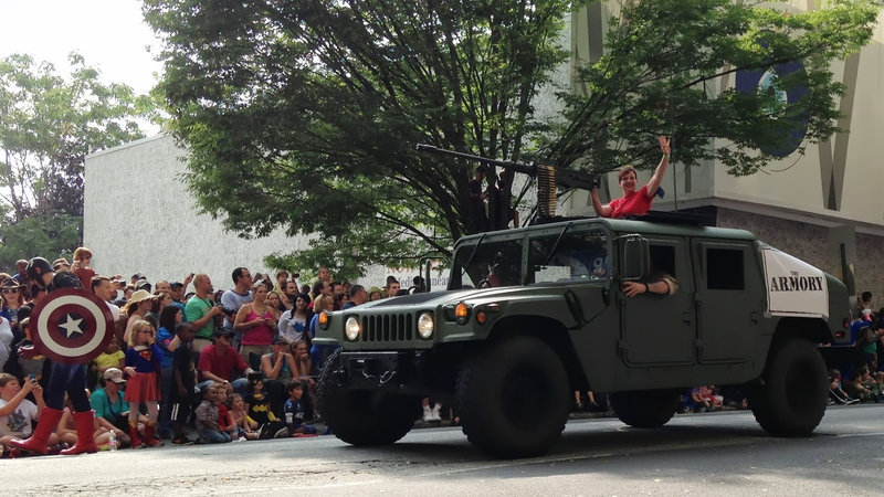 Illustration for article titled Vehicles Of The 2013 DragonCon Parade - Photo Dump